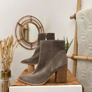Elegant Gray Suede Heeled Boots